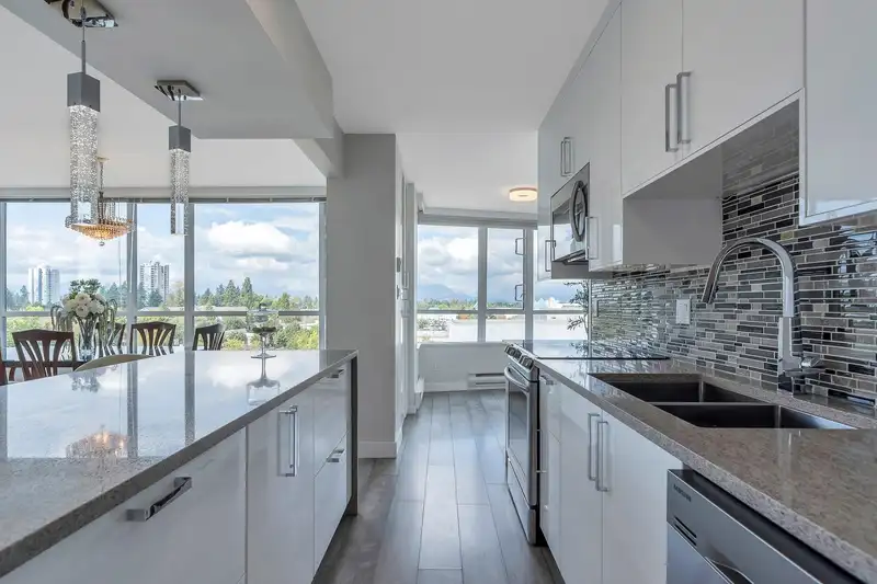 701 15038 101 AVENUE - photo 1 of 1