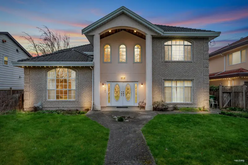 10560 RAILWAY AVENUE - photo 1 of 17