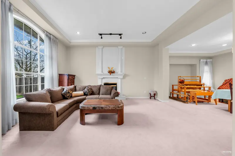 10560 RAILWAY AVENUE - photo 3 of 17