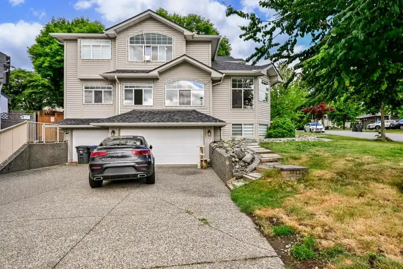 16730 85 AVENUE - photo 3 of 40
