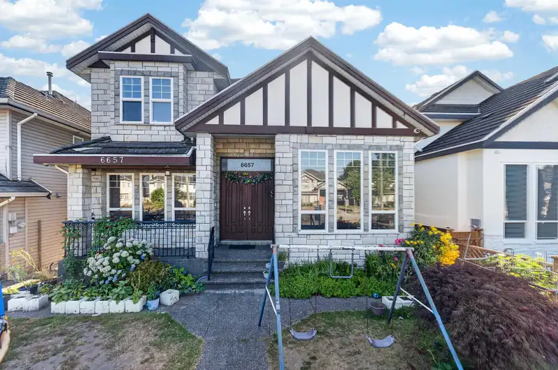 6657 128 STREET - photo 2 of 32