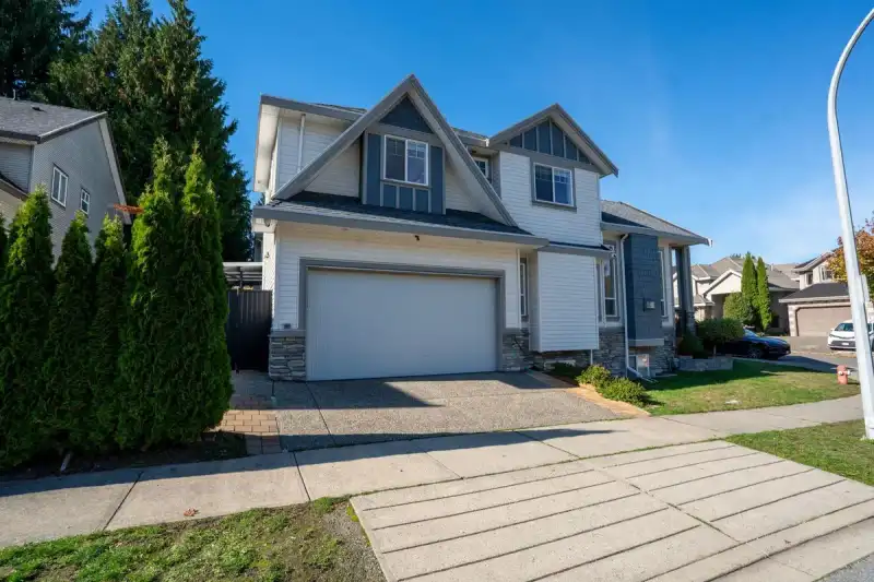 13798 58A AVENUE - photo 2 of 35