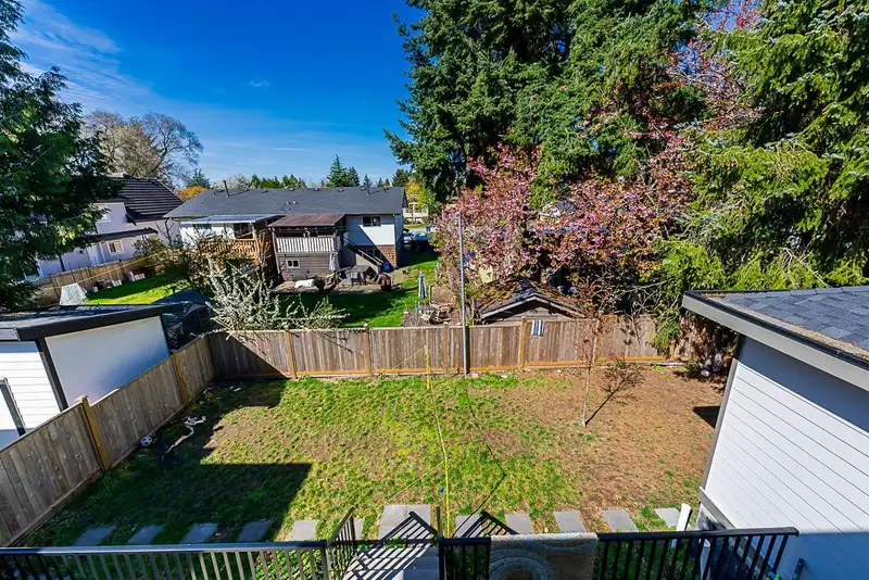 8671 154A STREET - photo 4 of 6