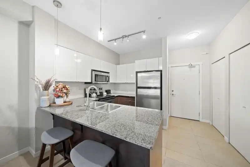 216 13733 107A AVENUE - photo 1 of 23