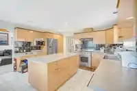 7636 147A STREET - thumbnail 12