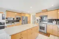 7636 147A STREET - thumbnail 14