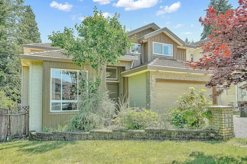 7636 147A STREET - photo 3 of 40