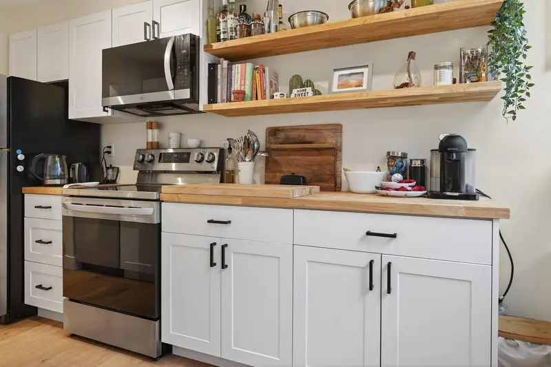 202 1280 NICOLA STREET - photo 3 of 25