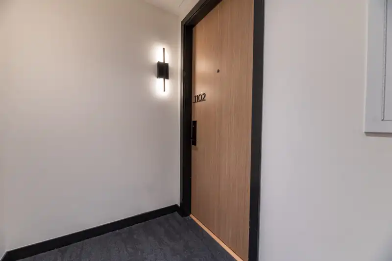 1102 13685 102 AVENUE - photo 3 of 18