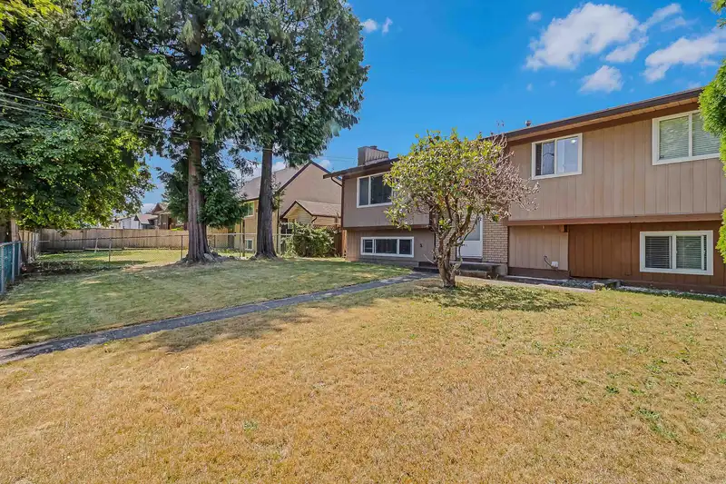6721 132 STREET STREET - photo 2 of 34