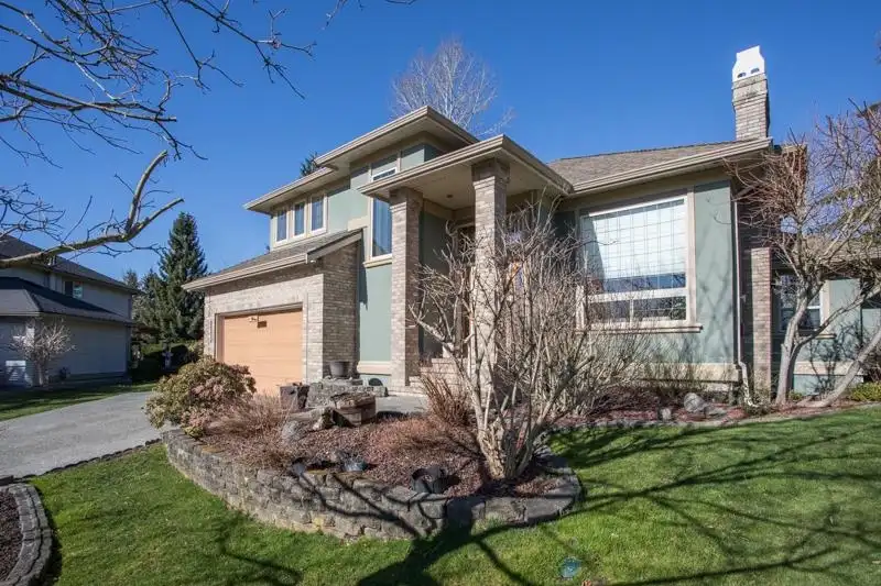 8044 KESTREL COURT - photo 2 of 25