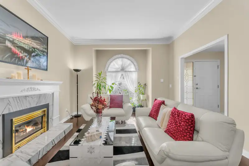 12231 63A AVENUE - photo 4 of 25