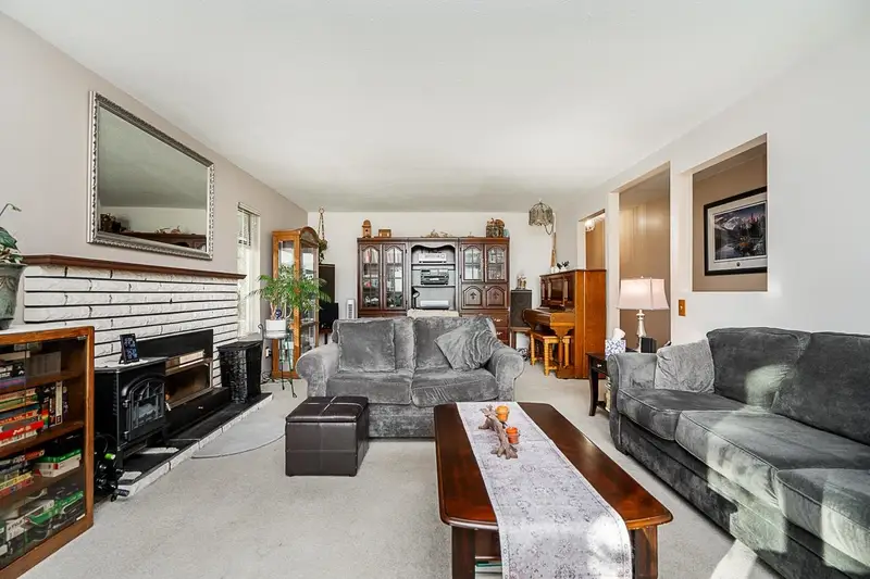 13151 NO 3 ROAD - photo 4 of 25