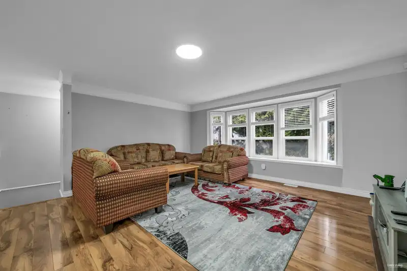 13532 64 AVENUE - photo 2 of 36