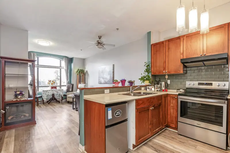 404 8880 202 STREET - photo 4 of 25