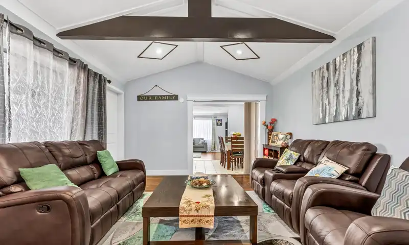 18240 64 AVENUE - photo 4 of 36
