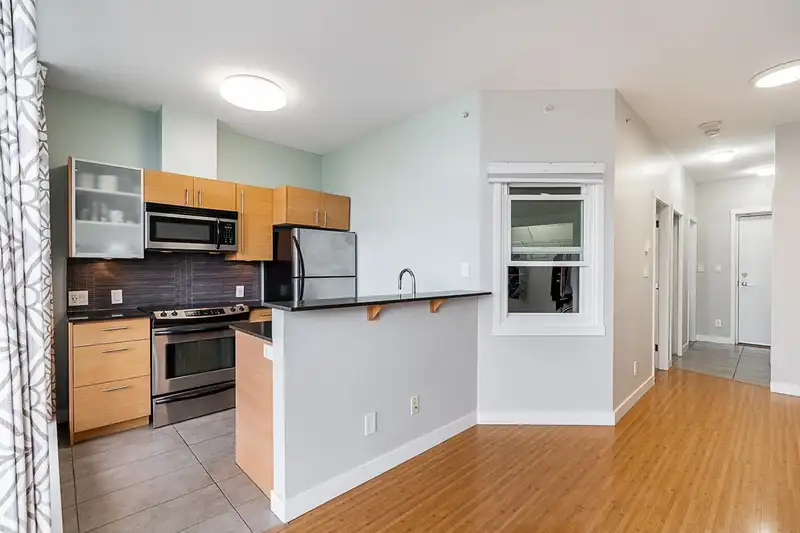 609 13399 104 AVENUE - photo 3 of 16