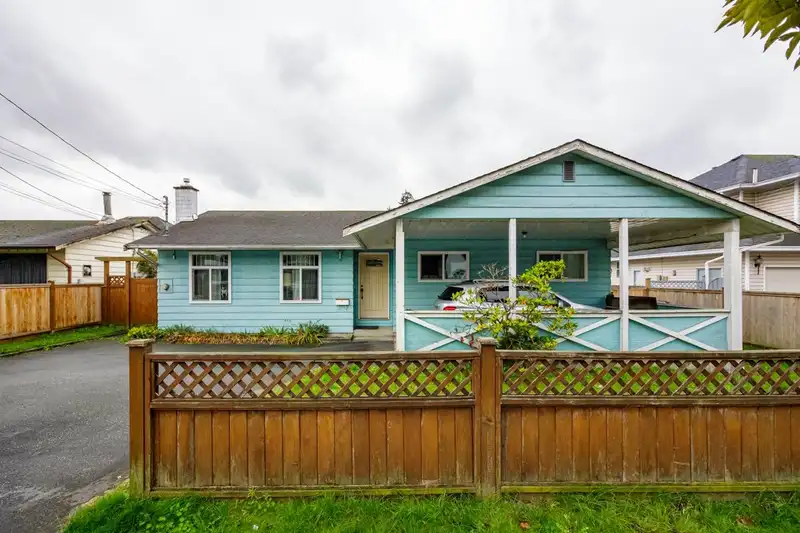 12674 96 AVENUE - photo 1 of 36