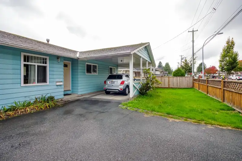12674 96 AVENUE - photo 4 of 36