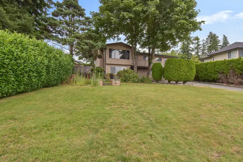 16633 78 AVENUE - photo 1 of 31