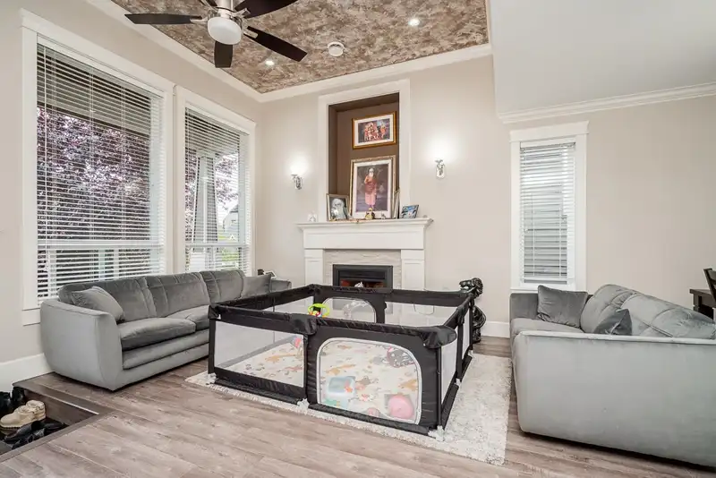 6158 140B STREET - photo 4 of 38