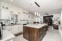 6158 140B STREET - thumbnail 9