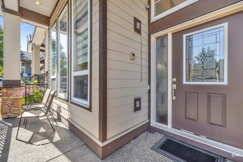 13745 64A AVENUE - photo 4 of 31