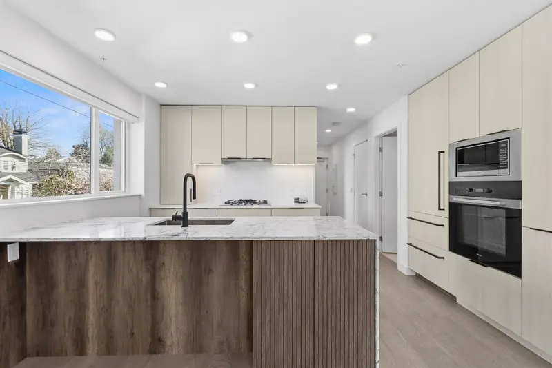 201 3590 W 39TH AVENUE - photo 3 of 19