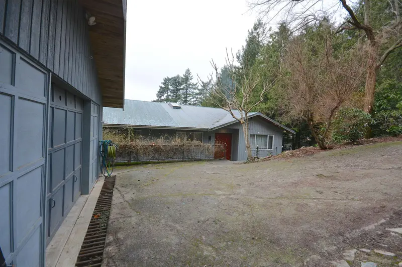 5220 CLAYDON ROAD - photo 2 of 22