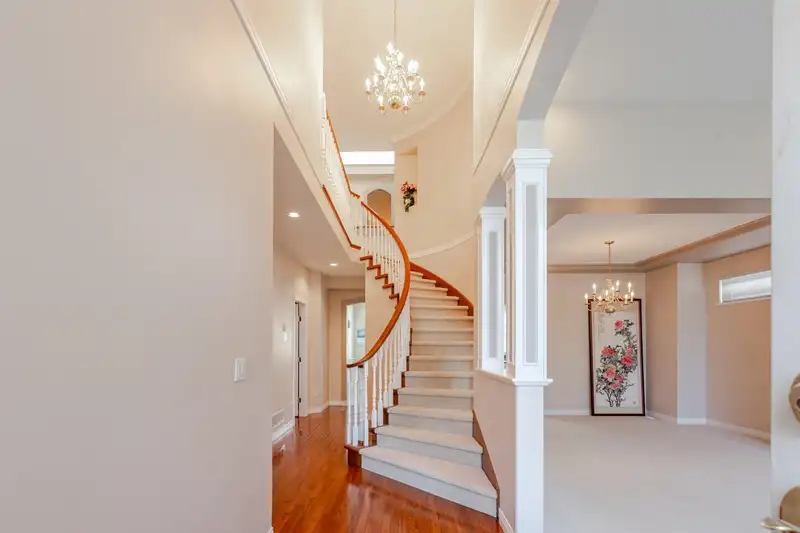 16548 108A AVENUE - photo 4 of 40