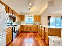 18572 76 AVENUE - thumbnail 1