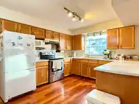 18572 76 AVENUE - thumbnail 2
