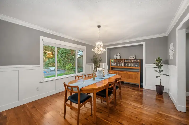 5648 125A STREET - photo 4 of 40