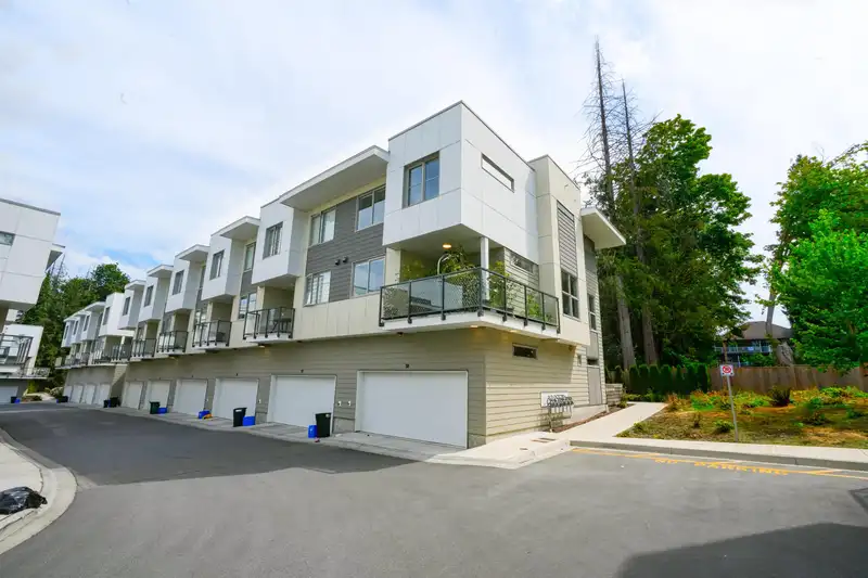 38 12585 104A AVENUE - photo 2 of 23
