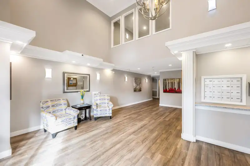 303 13870 70 AVENUE - photo 3 of 40