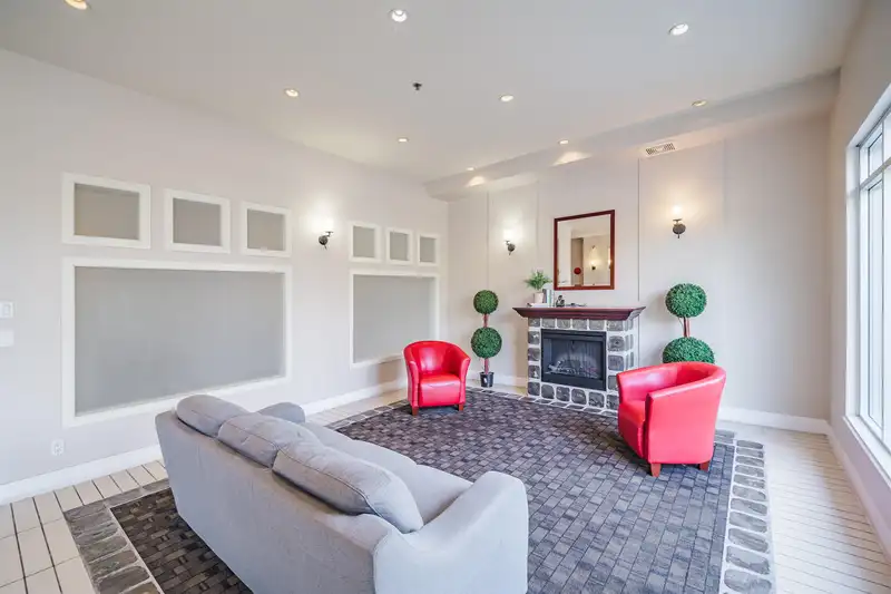 211 15380 102A AVENUE - photo 2 of 29