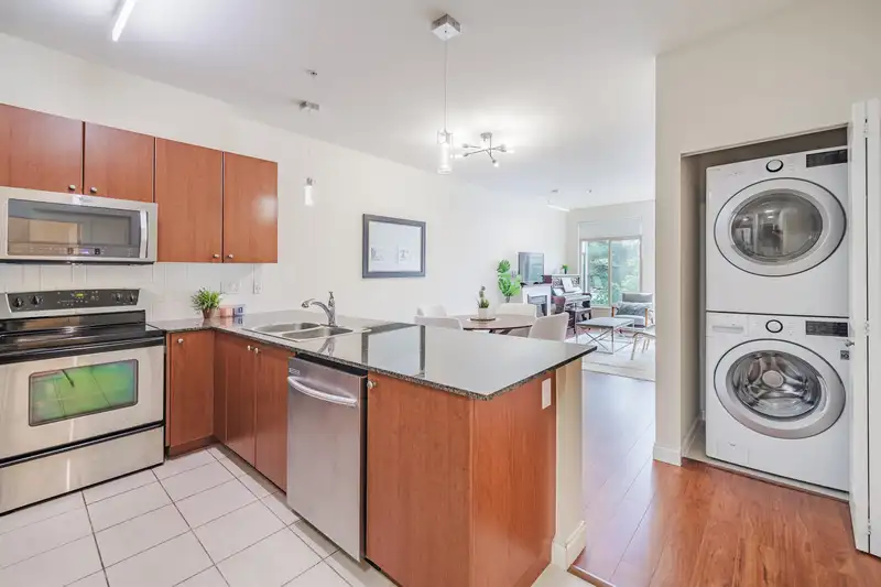211 15380 102A AVENUE - photo 4 of 29