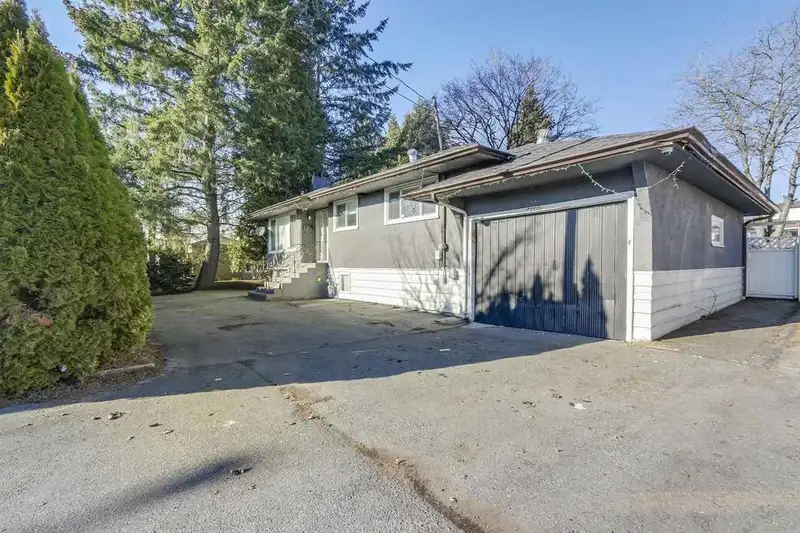 13811 88 AVENUE - photo 1 of 1