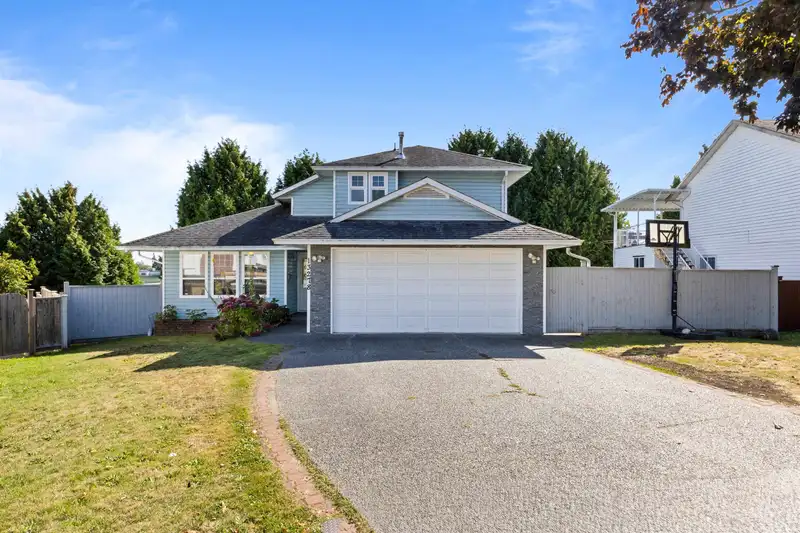 13278 98 AVENUE - photo 1 of 26
