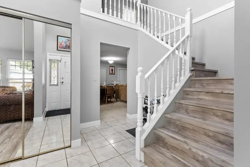 13278 98 AVENUE - photo 2 of 26