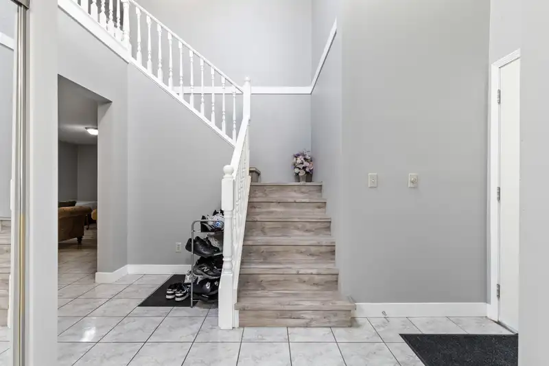 13278 98 AVENUE - photo 3 of 26