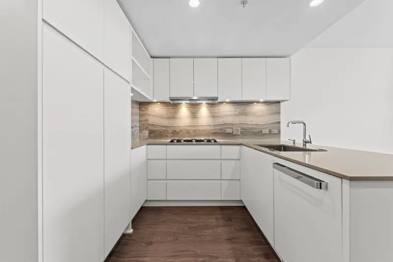 1301 450 WESTVIEW STREET - photo 2 of 25