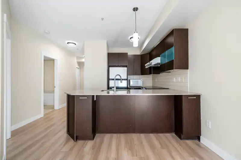 103 13339 102A AVENUE - photo 3 of 19