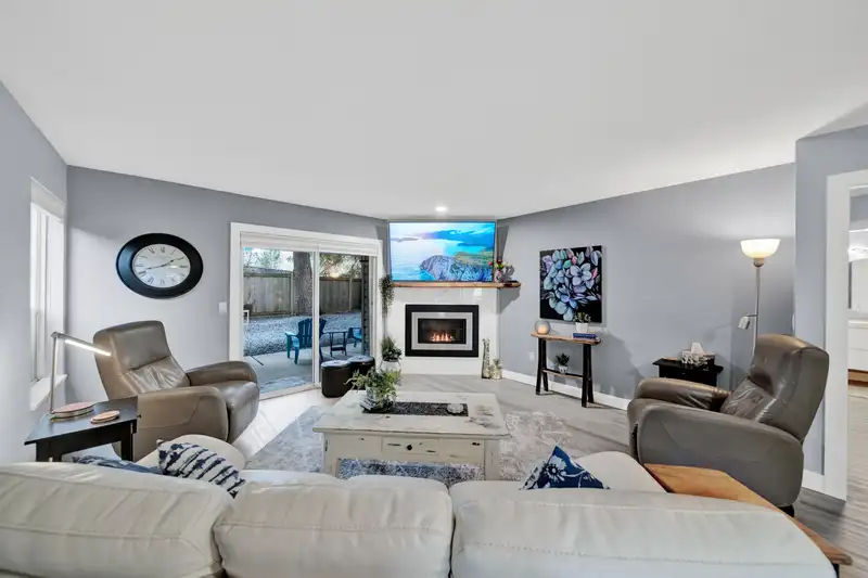 110 16031 82 AVENUE - photo 3 of 31