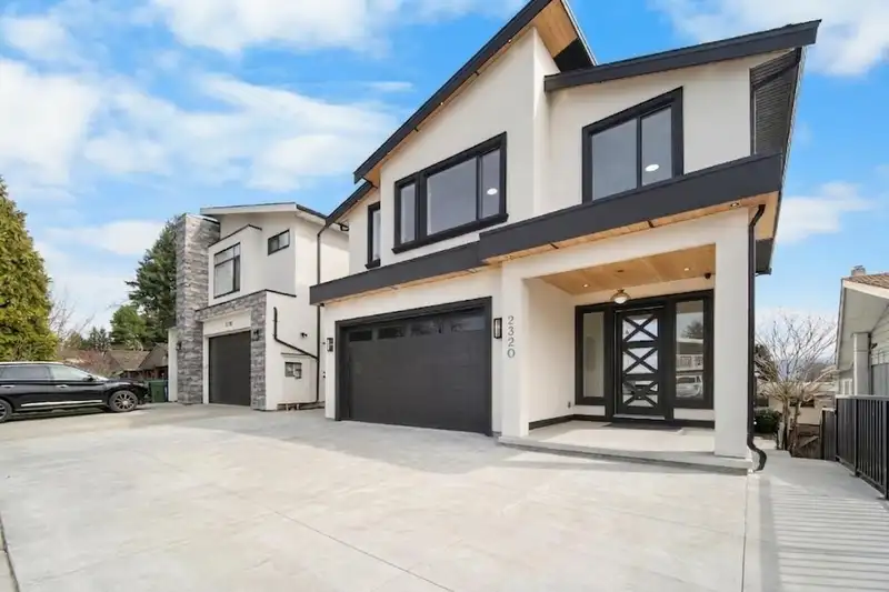 2320 CASCADE STREET - photo 2 of 25