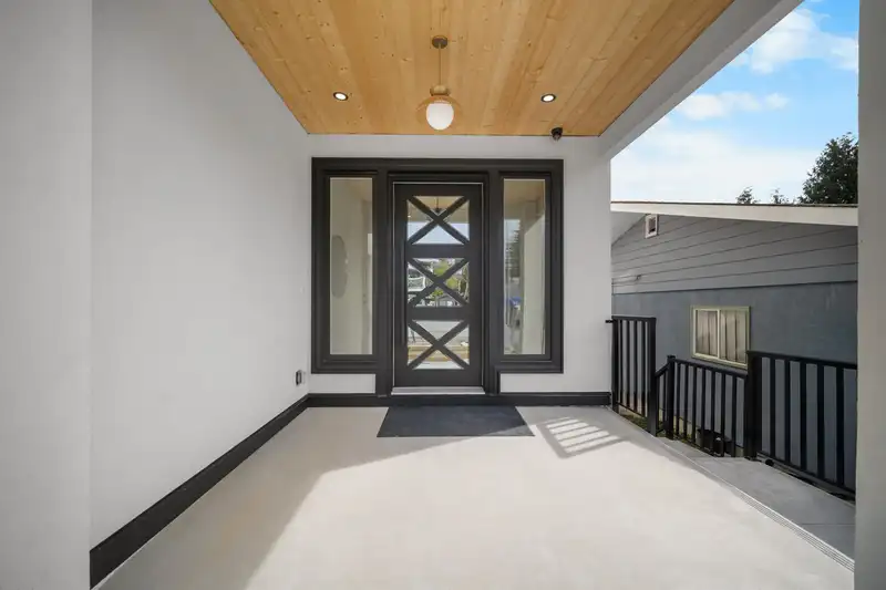 2320 CASCADE STREET - photo 3 of 25