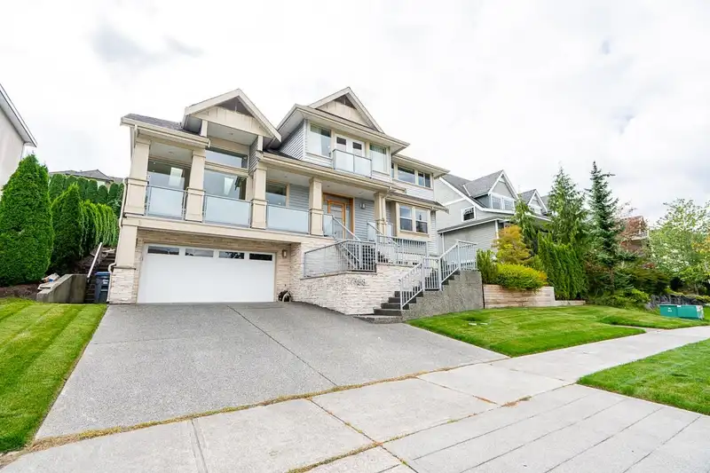 17388 103A AVENUE - photo 2 of 39