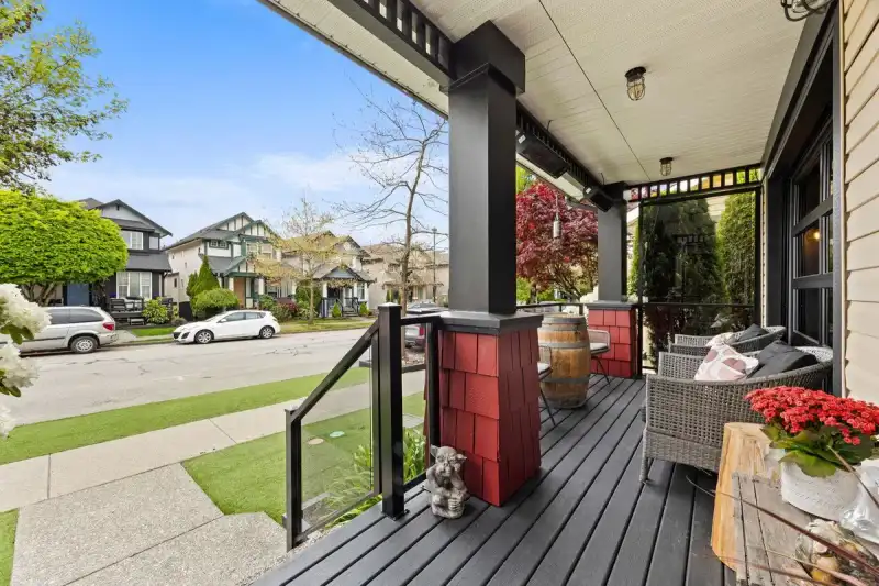 6676 185 STREET - photo 3 of 38