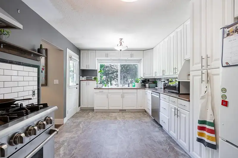 17223 61B AVENUE - photo 3 of 34