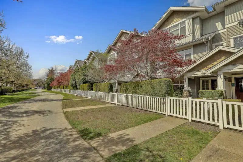 18 19330 69 AVENUE - photo 1 of 40